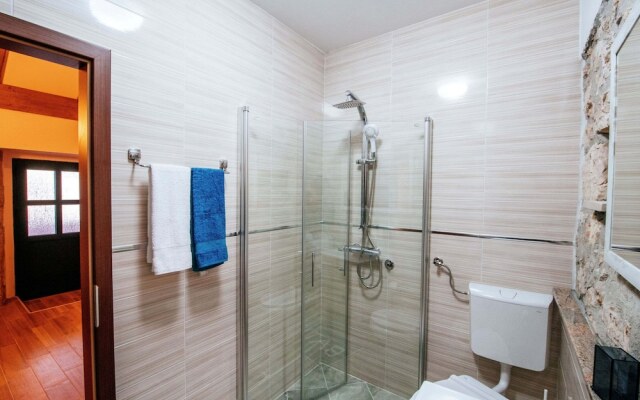 Lovely Holiday Home With Private Infinity Pool