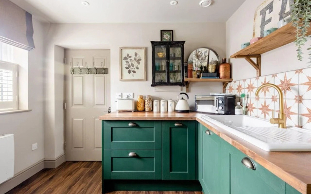 Stunning Private En-suite Studio in Cobham