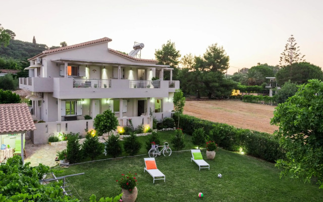 Tesys Studios & Apartments