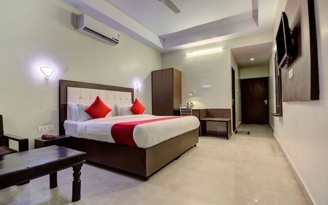 Capital O 16579 Hotel Dream Palace