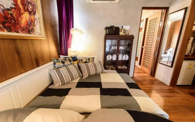 Rimrabeang Amphawa Cafe and Suite