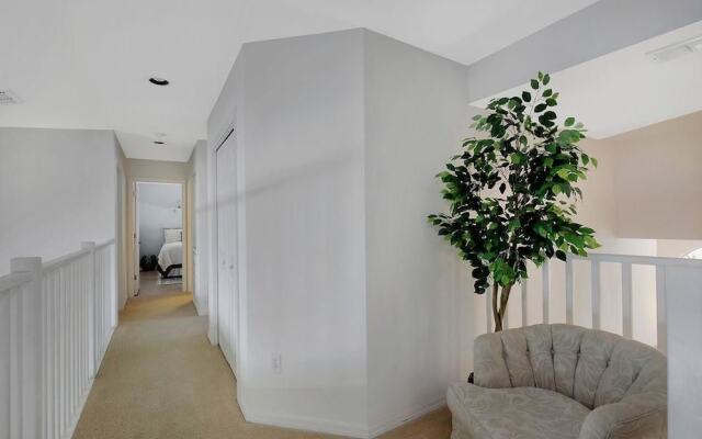 Piccadilly Cir Home