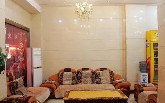 Lingchuan Caiyun Hotel (Guilin High Speed Railway North Station)