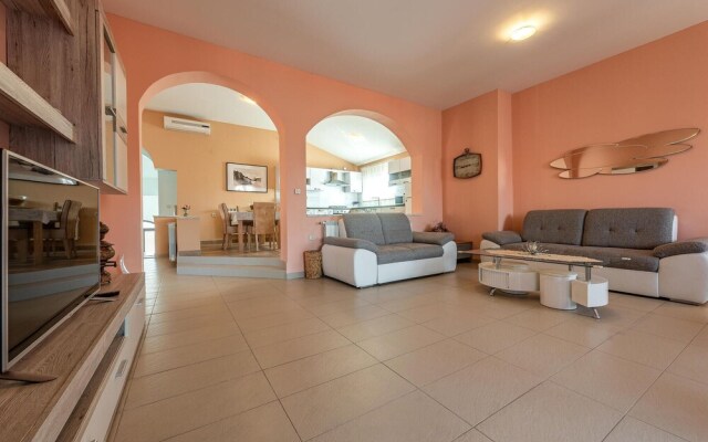 Amazing Home in Zadar With Wifi and 2 Bedrooms