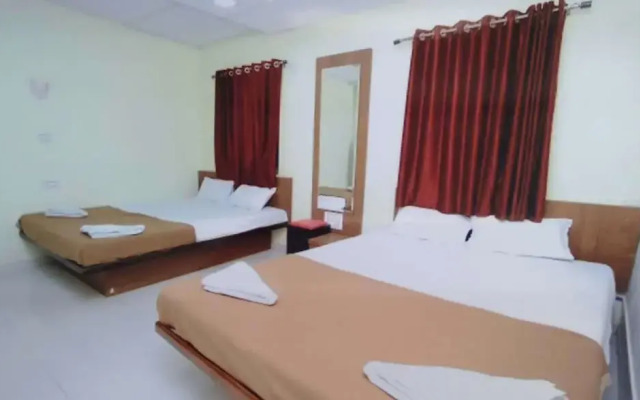 Rajhuns Deluxe Lodging
