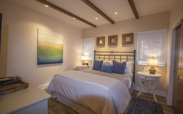 Newly Built Romantic Getaway in Carmel Woods
