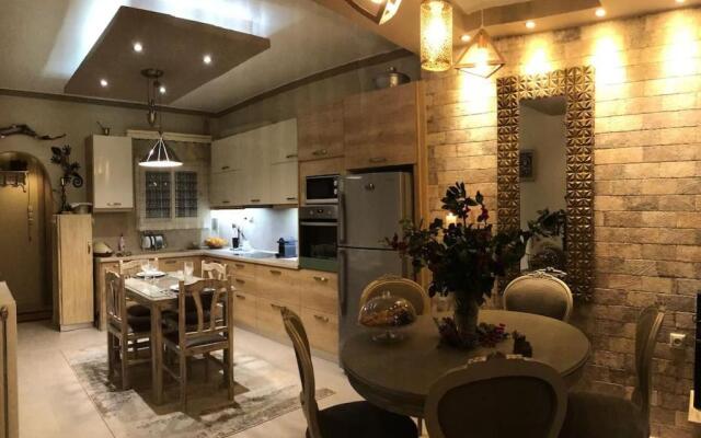 Corner House Volos