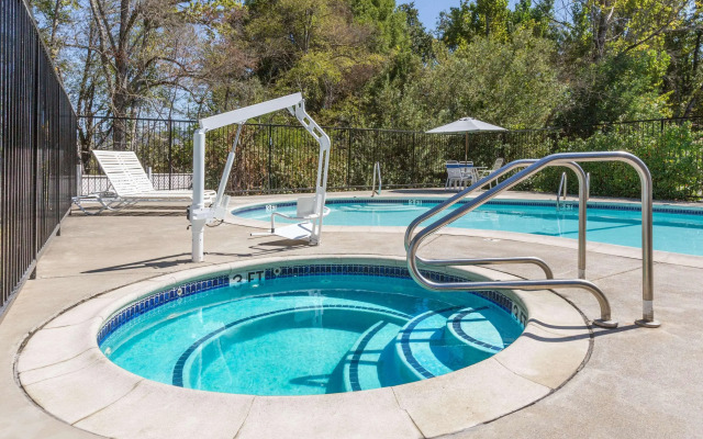 Super 8 By Wyndham Willits