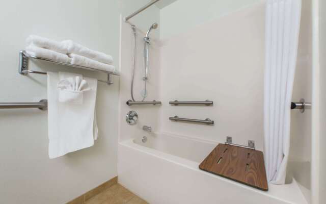 Microtel Inn & Suites by Wyndham Raton