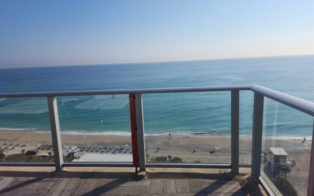 Beachfront Condos at HR by Cielo Stays