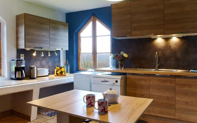 Castle and its outbuildings with terrace in Asnières