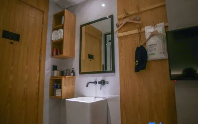 the L Hotel (Hongya Central Plaza Store)