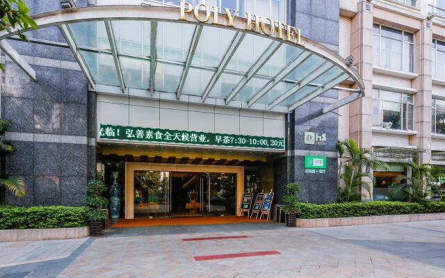 Poly Hotel