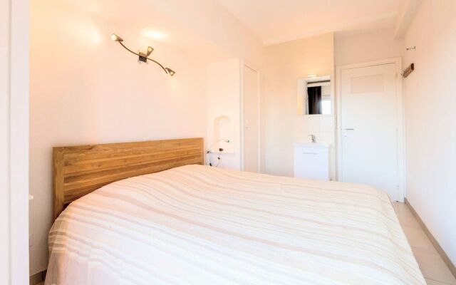 Vitalo 502 Apartment on the Beach of Koksijde
