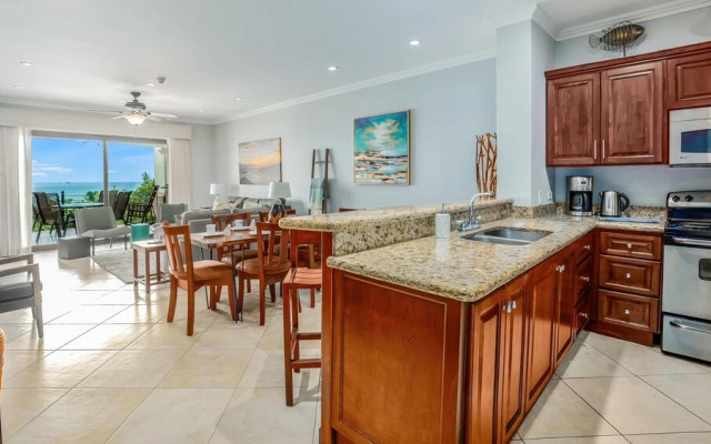 2BD Ocean-view Condo in Flamingo With Pool