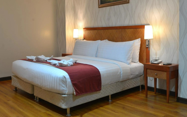 Royal Suites Condotel