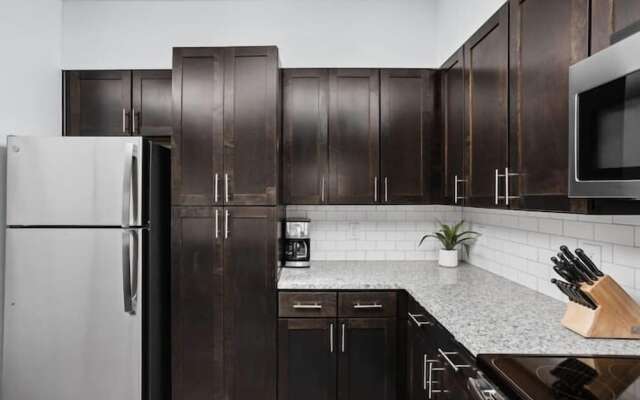 CozySuites Stunning 4BR near WholeFoods