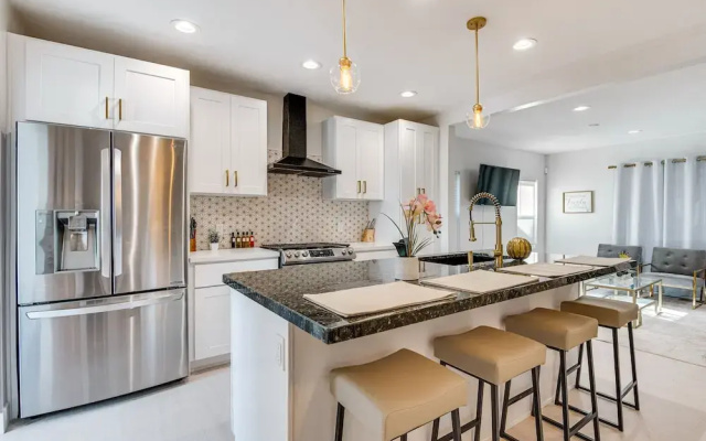 Windsor Hills Home w/ Grill & Yard, Near Beaches