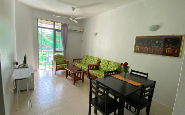 Bayu Emas Apartments – Guest Rooms – Batu Ferringhi