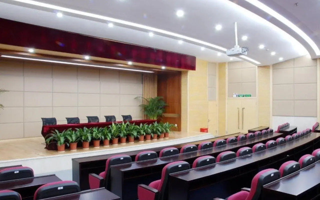 Lvyin Holiday Business Hotel