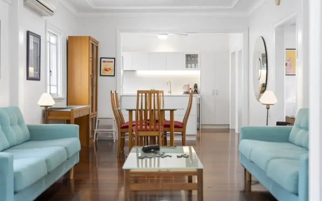 Spacious Family Home With Garden in Quiet Suburb