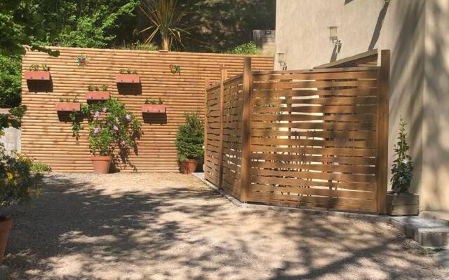 Appartement au calme dans un espace arboré