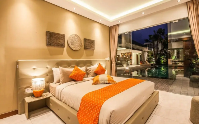 Villa 15 Stunning 6 BR Villa 400m to Beach