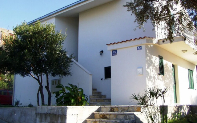 Elizabet - Great Location & Close to the Beach - A1