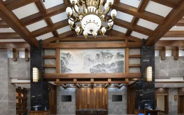 Mandi Binjiang Hotel