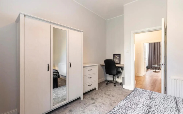 Stunning Newly Furnished Ground Floor Apartment