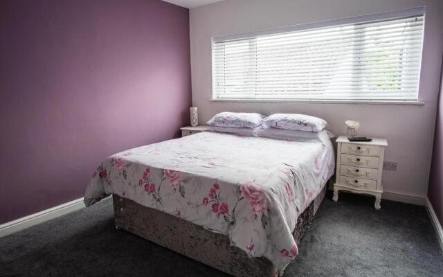 Tallets Apartment with Balcony & Parking