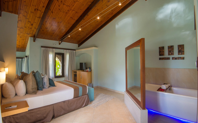 Coco de Mer Hotel and Black Parrot Suites