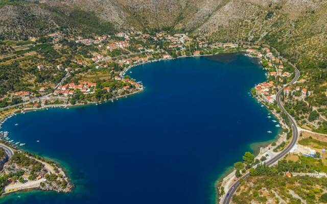 Quaint Villa in Dubrovnik Near Sea