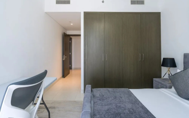 New! Luxurious Living Dubai Creek Balcony & View