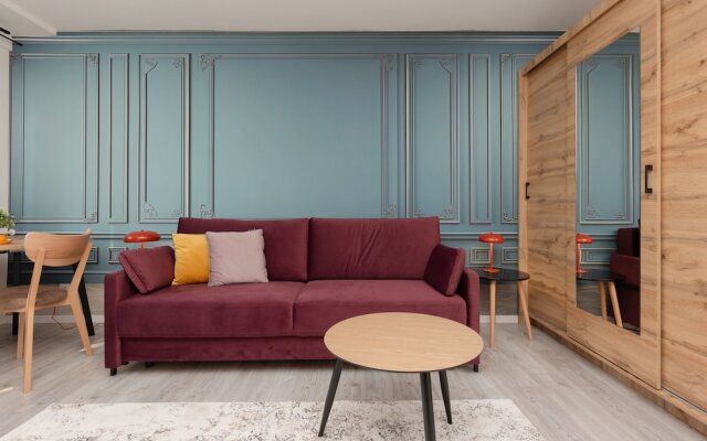 Warsaw Apartment Elekcyjna by Renters