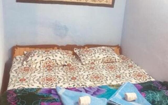 saffron guest house & hostel