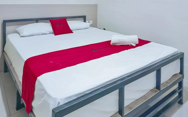 RedDoorz @ Guest House A2 Near Rita Mall Tegal – Guest Rooms – Tegal
