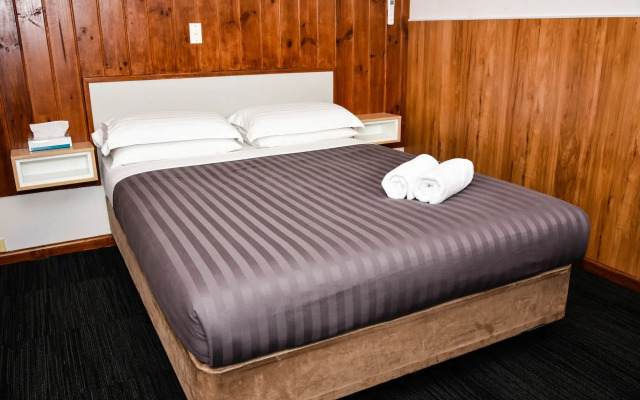 Hobart Tower Motel