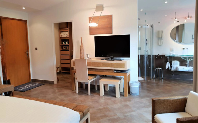 Private Hotel - Adults Only
