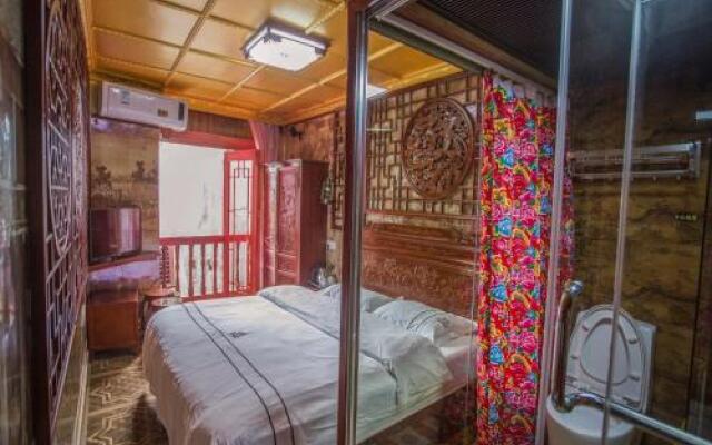 Fenghuang Lanqiju River View Stilt House B&B