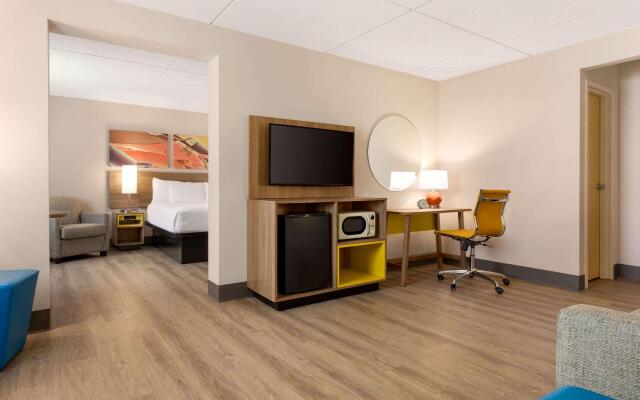 Hotel Bo, Days Inn by Wyndham Chattanooga Downtown