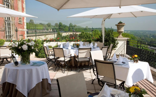 Pavillon Henri IV Hotel Restaurant Gastronomique Terrasse