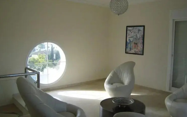 Villa 82