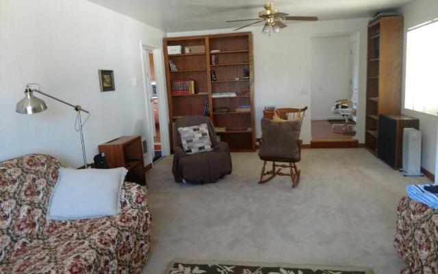 Lakeside Hostel & Guest House