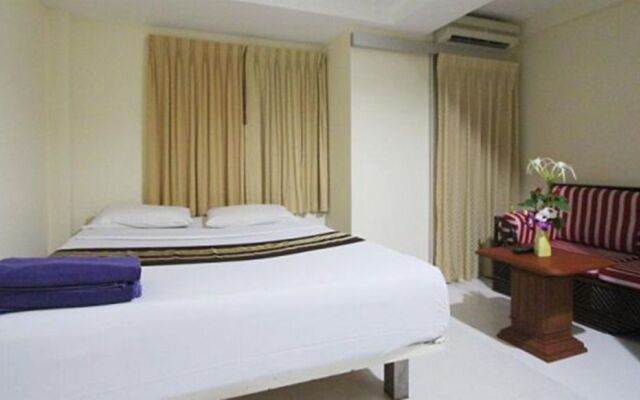 18 Coins Budget Hotel