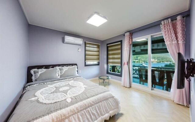 Jeongwon Beach Pension