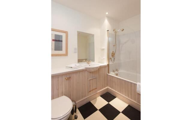 Parliament Sq (apt 10 ) Royal Mile