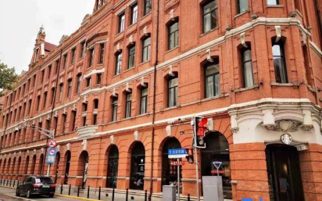 Waitan 333 Hotel (Nanjing East Road Subway Station)