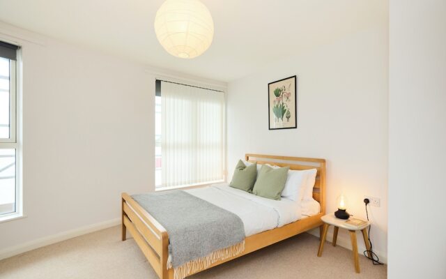 The Queensland Sanctuary - Trendy 2bdr Flat With Terrace