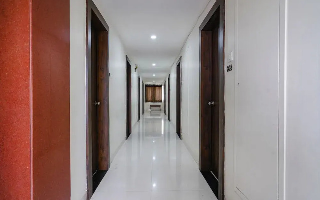 Fabhotel V Grand